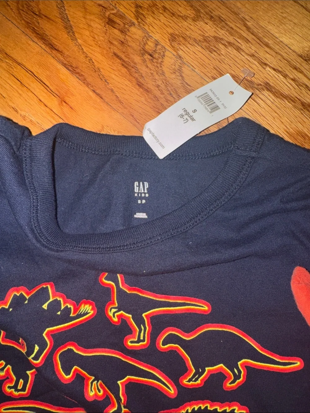 GAP Kids Black Dinosaur  & Red Shark Graphic Tees nwt sz 6–7 small